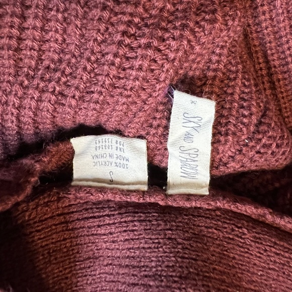 Maroon Knitted Sweater with Lace-up Backing - Picture 4 of 4